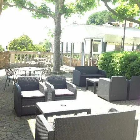 酒店 La Vigna 3*